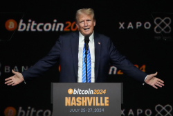 That Time Trump Went to a Bar and Bought a Round Using Bitcoin