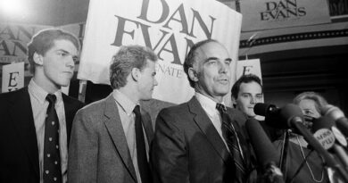 Dan Evans, former Republican Washington state governor, US senator, dies at 98