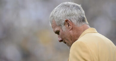 Brett Favre tells Congress he’s been diagnosed with Parkinson’s disease