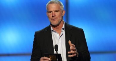 Former Packers quarterback Brett Favre to campaign with Trump in Wisconsin