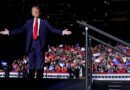 Trump microphone cuts out for 20 minutes at Detroit rally