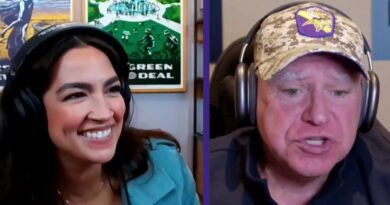 Tim Walz and AOC play Madden on Twitch in attempt an appeal to young male voters