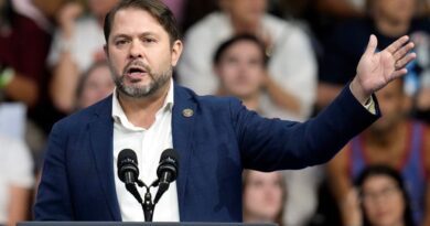 Split-ticket voters could propel Gallego across finish line in Arizona