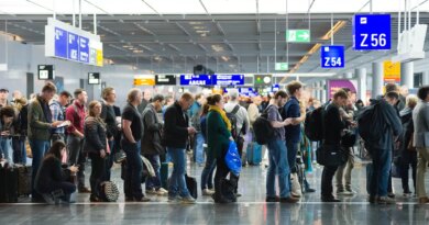 ‘Gate lice’ prompts American Airlines to test new technology to stop travel phenomenon