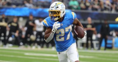 Chargers RB J.K. Dobbins ruled out with knee injury against Ravens