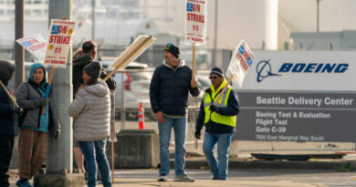 Boeing machinists’ union leadership backs latest company offer, calls for Monday vote