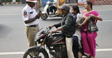 Andhra Pradesh HC pulls up Police Dept. for not implementing traffic rules properly 