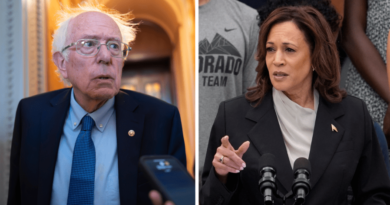 Harris ribs Sanders during official Senate swearing-in