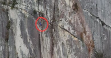 Heart-stopping rescue: Crews pluck stranded BASE jumper from Stawamus Chief – BC