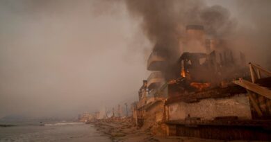 Biden says feds will cover 100% of fire response costs in Southern California