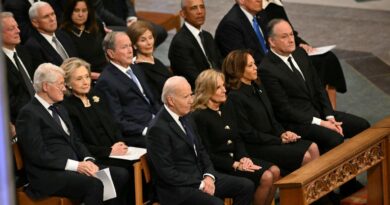 All 5 living presidents attend Jimmy Carter’s funeral