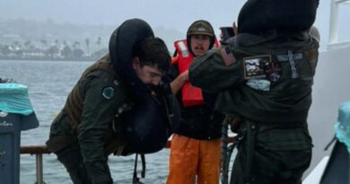 Video shows Navy plane crash in San Diego harbor; fishing boat captain describes rescuing pilots from water