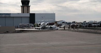 1 dead, at least 3 injured after planes crash at Arizona airport on tarmac