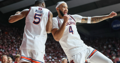 Auburn basketball assistant coach responds to discussions about team’s age