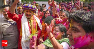 Watch: BJP MP Manoj Tiwari celebrates Holi, sings ‘Raghuveera’ | India News