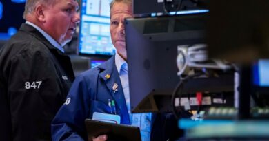 Stocks make comeback, close in the green after early losses
