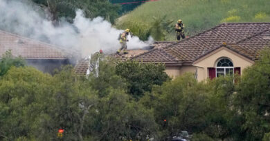 Small Plane Crashes Into Simi Valley, Calif., Homes, Killing Pilot
