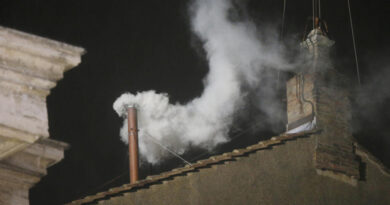 🔴Watch live: Is there black or white smoke at the Vatican?