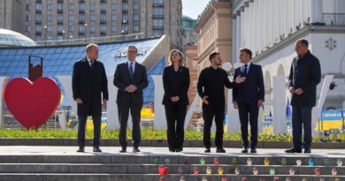 Ukraine and allies push for 30-day ceasefire that would begin on Monday, but Putin wants direct talks