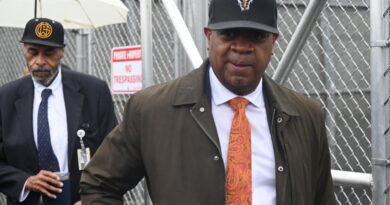 Newark, N.J. Mayor Ras Baraka arrested at ICE facility, charged with trespassing