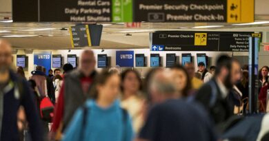Experts warn travelers to avoid Newark Airport amid air traffic control crisis