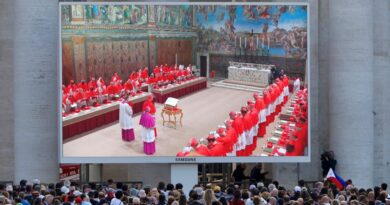 2025 papal conclave begins, with cardinals set to pick new pope to succeed Pope Francis
