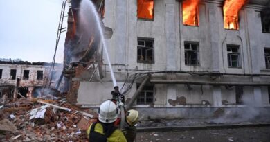 Kyiv and Moscow accuse each other of seeking to delay prisoner swap