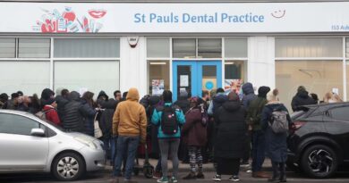 Mobile Dental Lab Brings Volunteer Dentists to Deliver Care to Homeless and Vulnerable in UK