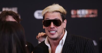 Far-right commentator Milo Yiannopoulos deported after U.S. immigration arrest, officials say